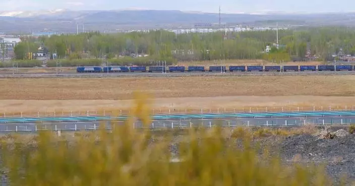 Xinjiang railway's cargo dispatch volume exceeds 100 million tons this year